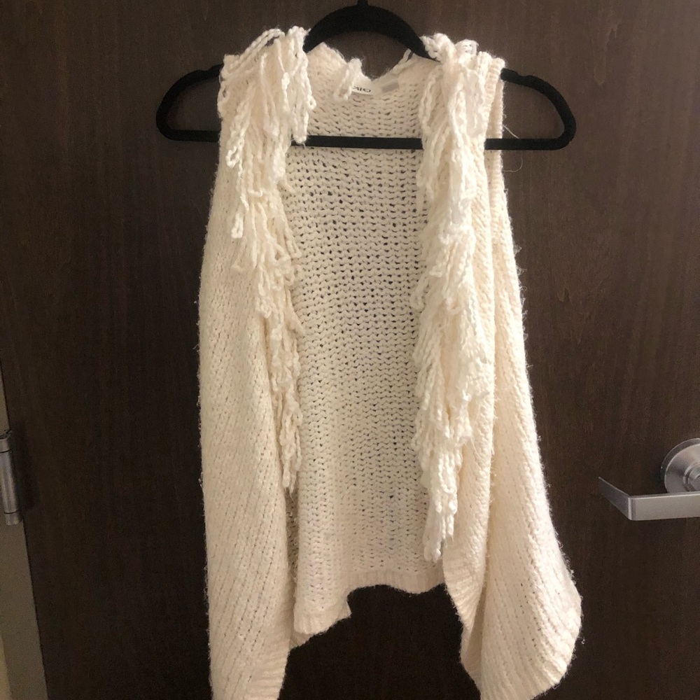 White knit vest